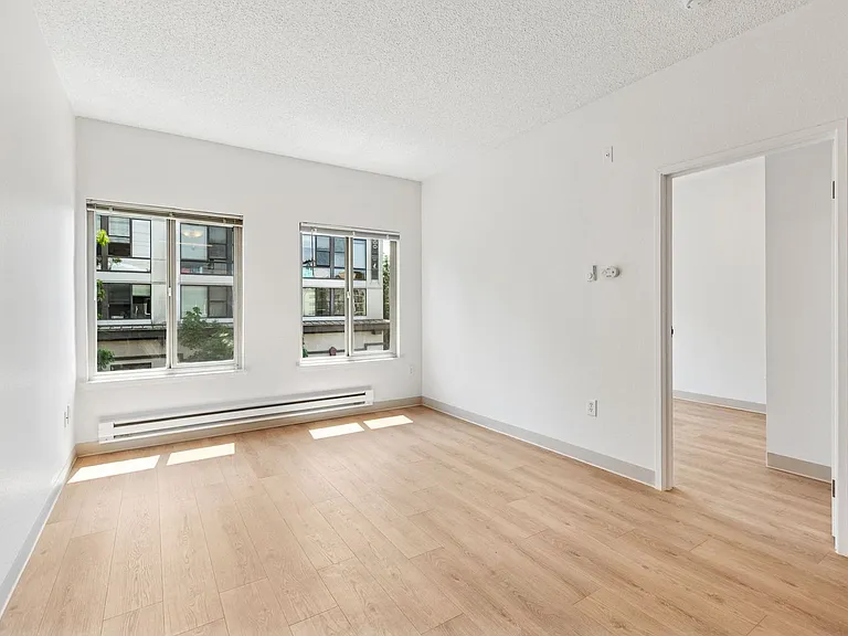 Pine Street Apartments — Photo 31