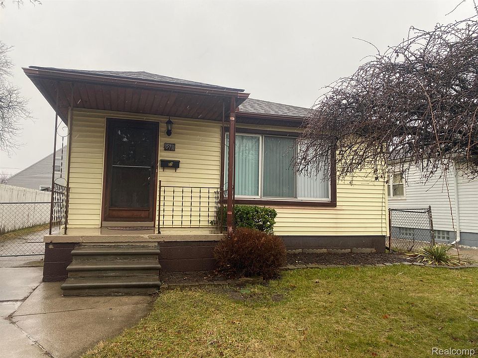 1st image of 15711 Curtis St