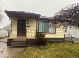 15711 Curtis St, Roseville, MI 48066
