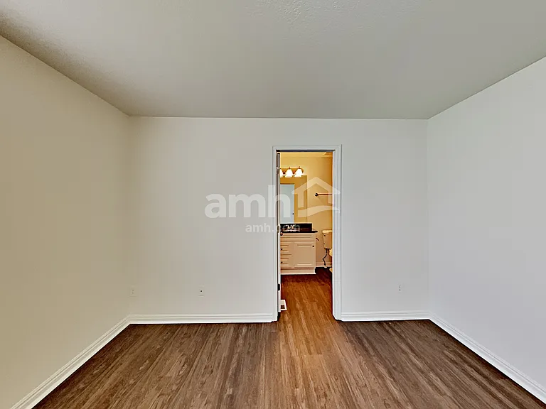 4384 N Maple Dr — Photo 12