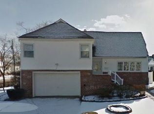 3 Noon Pl, Freeport, NY 11520