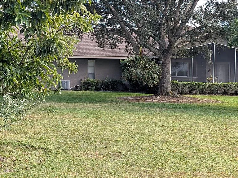 408 Lexington Dr — Photo 13