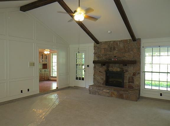 2nd image of 613 Suellen Cir