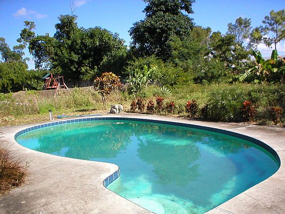Great private POOL w/large Lot