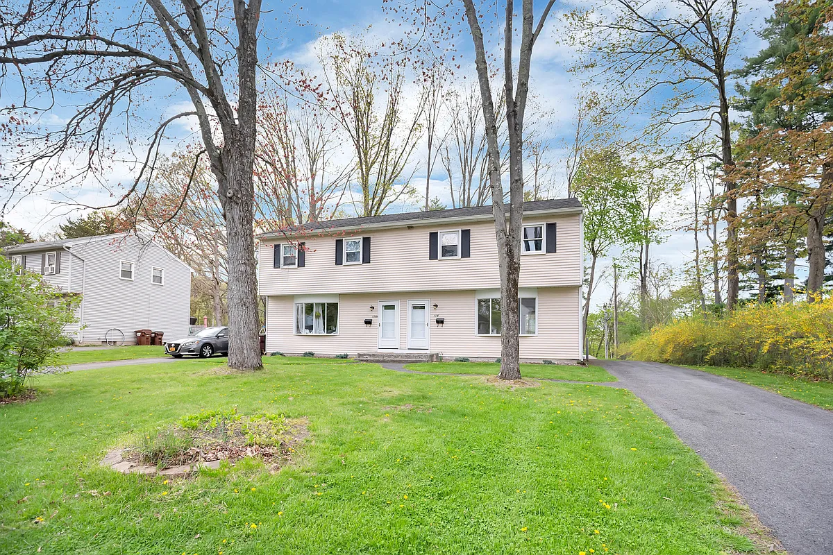 Building Photo - 114 E Poplar Dr #B
