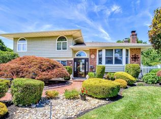 20 Terry Ln, Commack, NY 11725