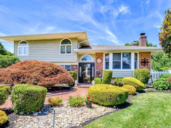 20 Terry Lane, Commack, NY 11725