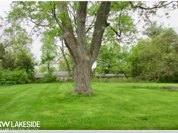 1655 Rockwell Ave, Bloomfield Hills, MI 48302