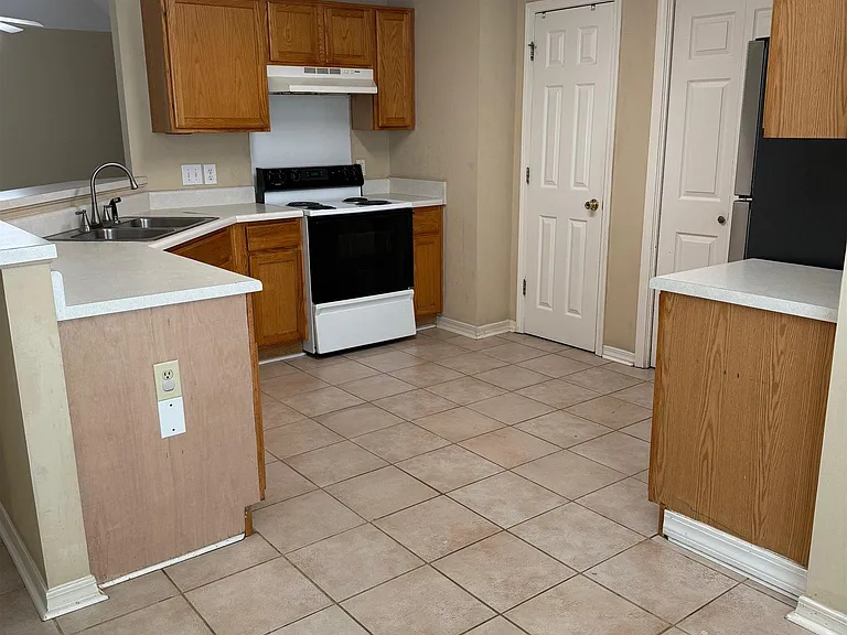 406 Belle Chase Ct S — Photo 11