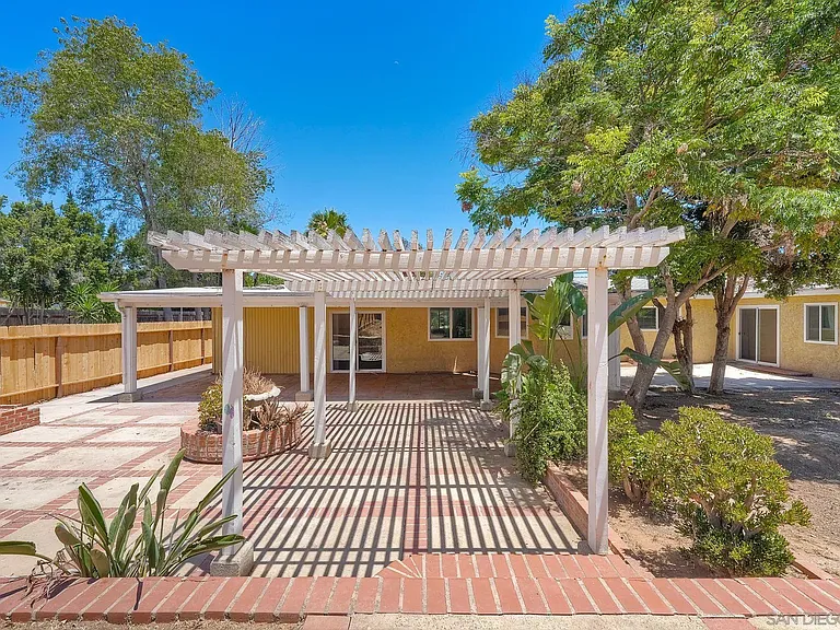 1921 Felicita Rd — Photo 23