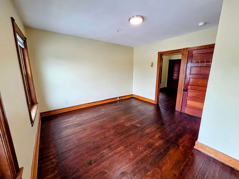 424 E Locust St — Photo 15