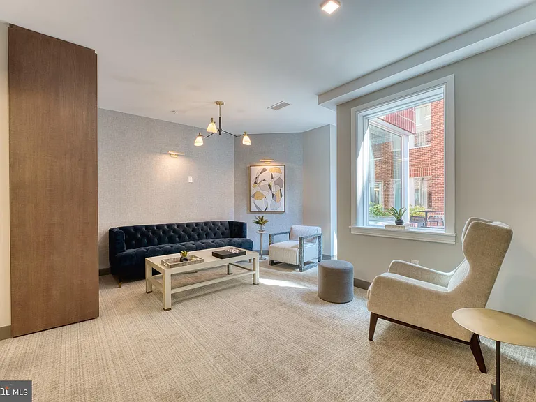 635 Slaters Ln #306 — Photo 37