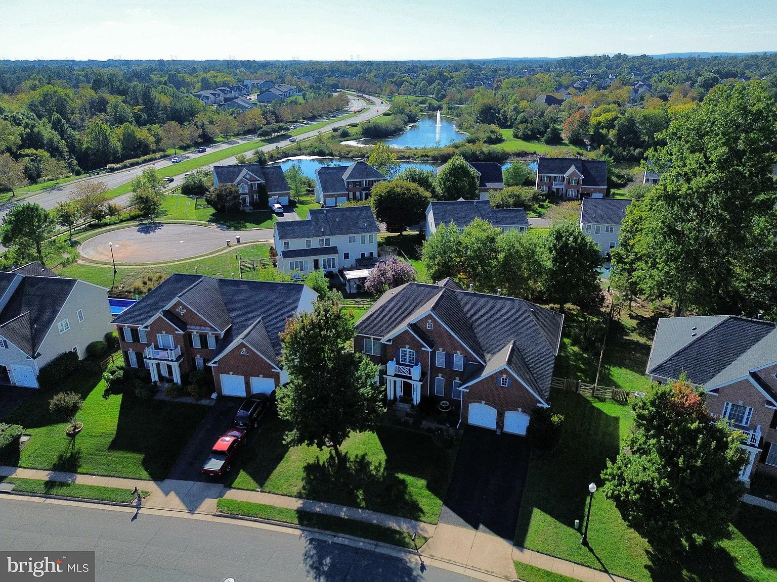 5 bed, 3.5 bath, 5228 sqft, $4,490 — Photo 3