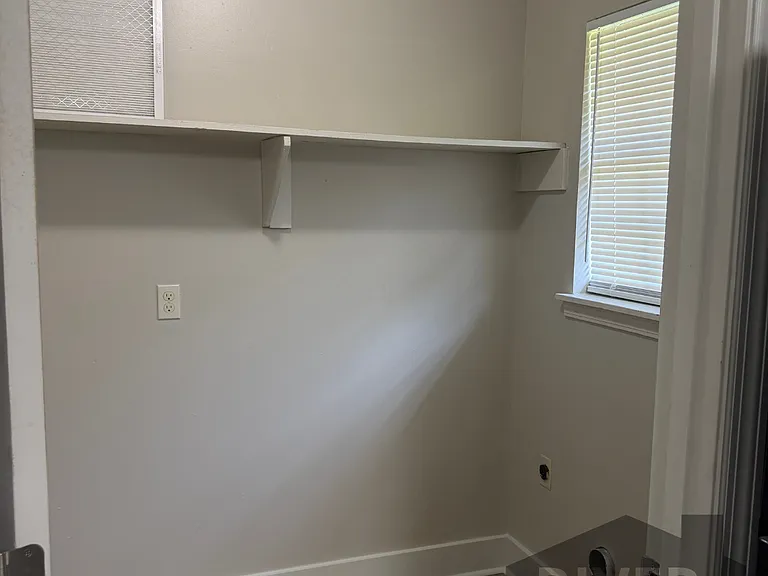 1607 Harding Ave — Photo 10