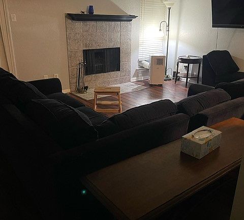 3rd image of 2611 Encina Dr