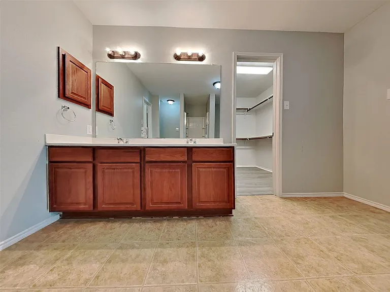 527 Laurel Ln — Photo 13