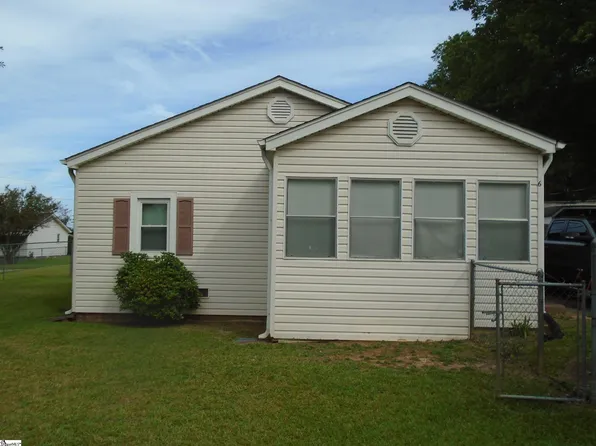 6 Caren St, Greenville, SC 29611