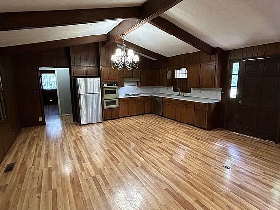 3rd image of 1609 Oak Grove Rd