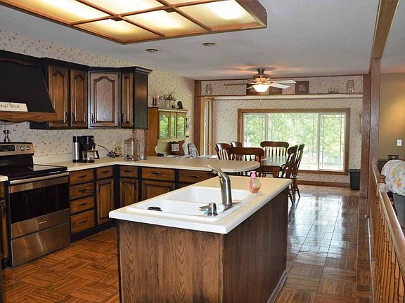 5th image of 18421 Lake Circle Dr