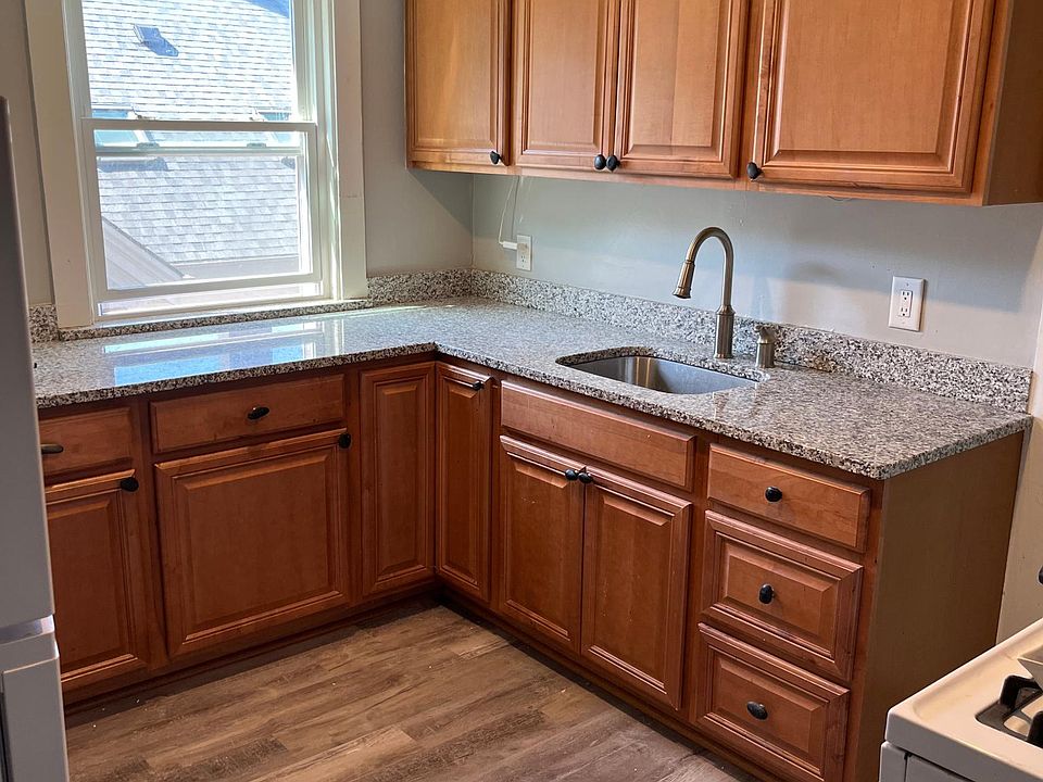 Kitchen w Granite