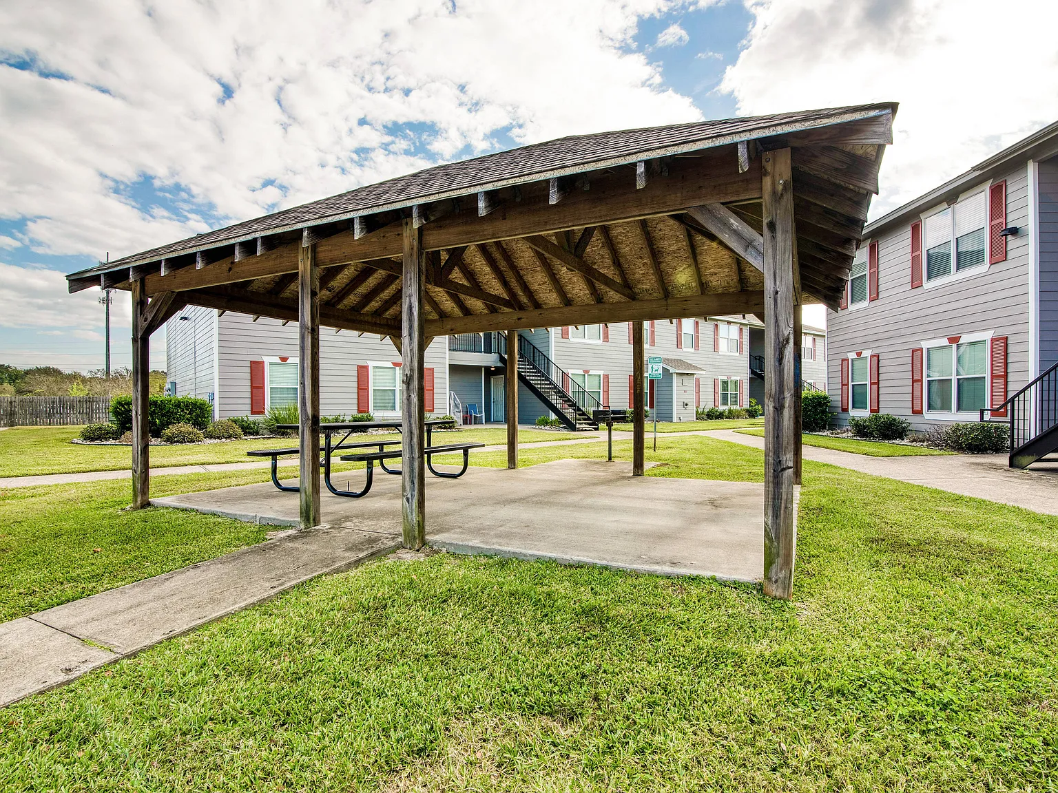 Cypress Bend Apartments — Photo 4