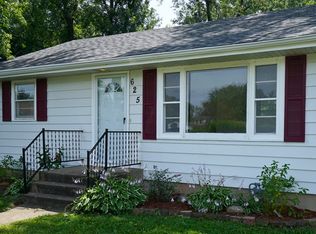 625 Colonial Dr, Machesney Park, IL 61115