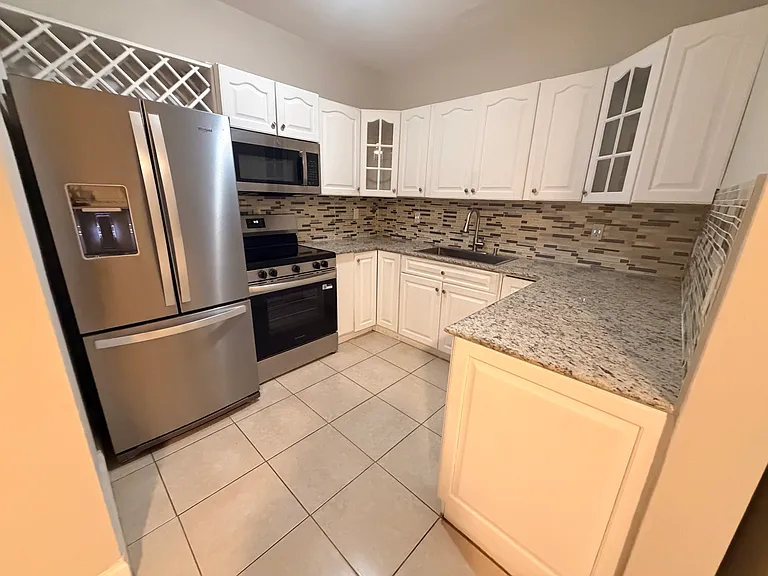 11515 SW 172nd Ter #2 — Photo 3