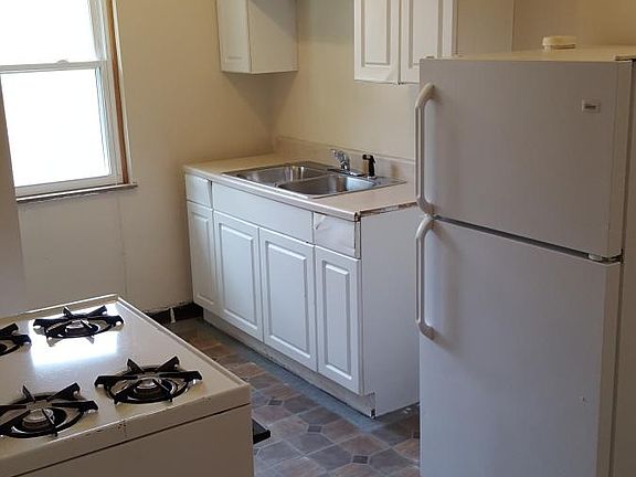 5th image of 738 Lilley Ave