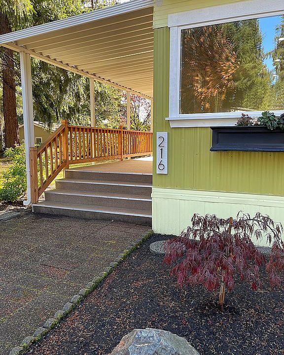 1st image of 18425 NE 95th St Unit 216