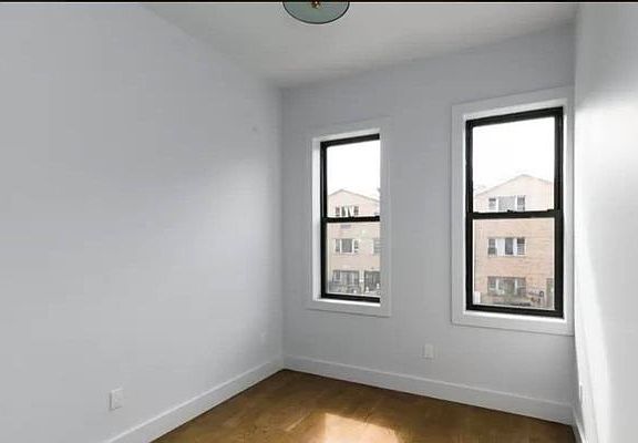 4th image of 1337 Gates Ave #3