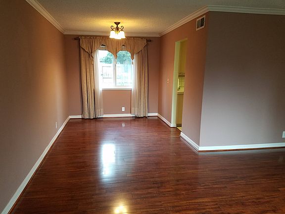 4th image of 2650 Bloomfield Ct