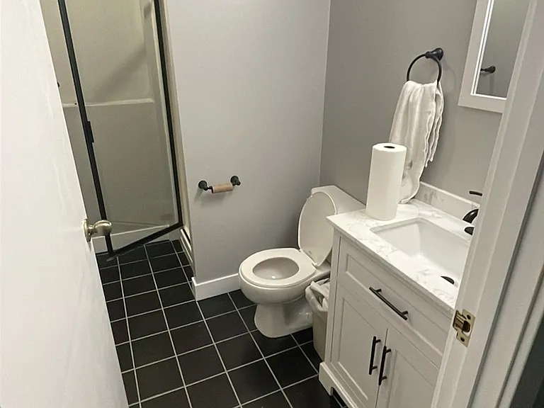 814 E Brady Ct — Photo 16