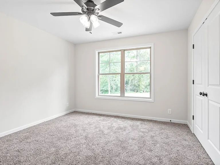 Greenwood Ave - 925 — Photo 15