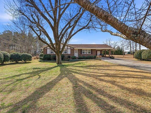 3rd image of 1507 3rd St NE