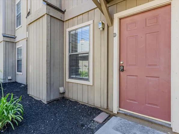 241 Gibson Dr #D-48, Hollister, CA 95023