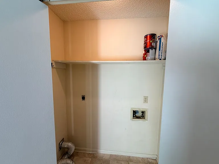 Chimney Creek Apartments — Photo 25