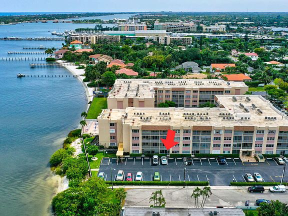 3rd image of 1502 S Lakeside Dr APT 115