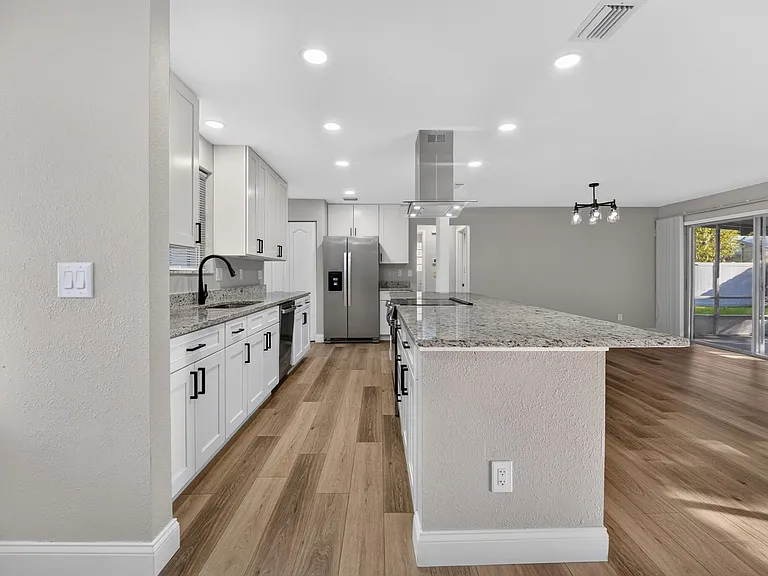 791 Lindenwood Cir E — Photo 11
