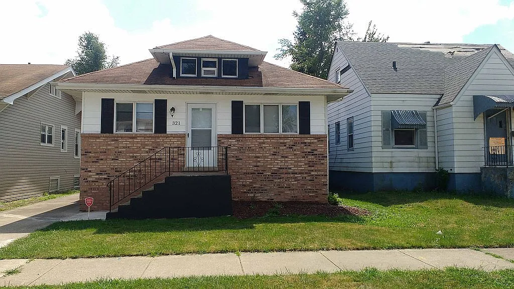 321 156th Pl photo 1