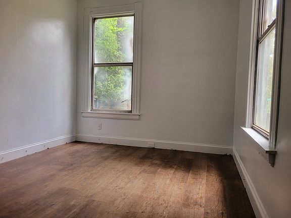 4th image of 805 Avenue B