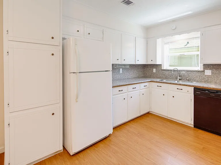 3000 Longleaf Dr — Photo 12