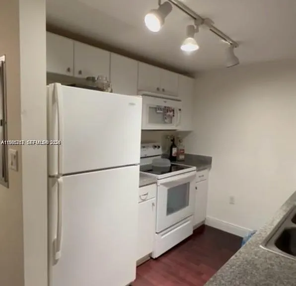 2740 SW 28th Ter #503 — Photo 4