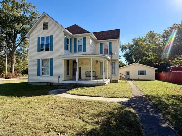 796 Maple Ave, Neoga, IL 62447