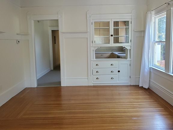 Dining room and pass-thru to kitchen