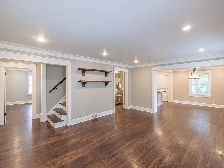 713 Cooper Dr — Photo 2