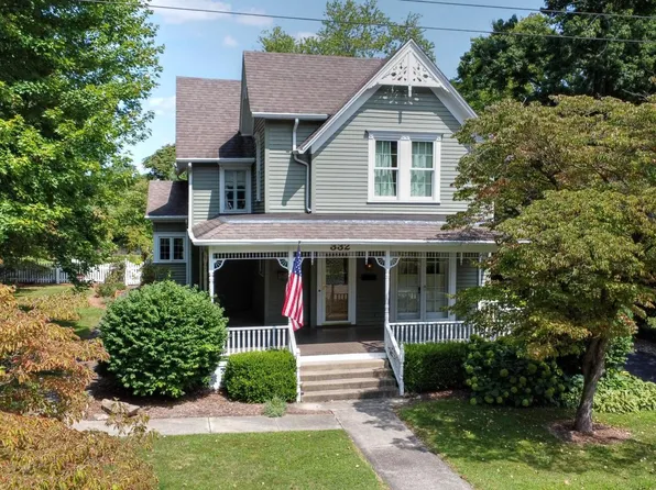 332 E Cherry St, Watseka, IL 60970