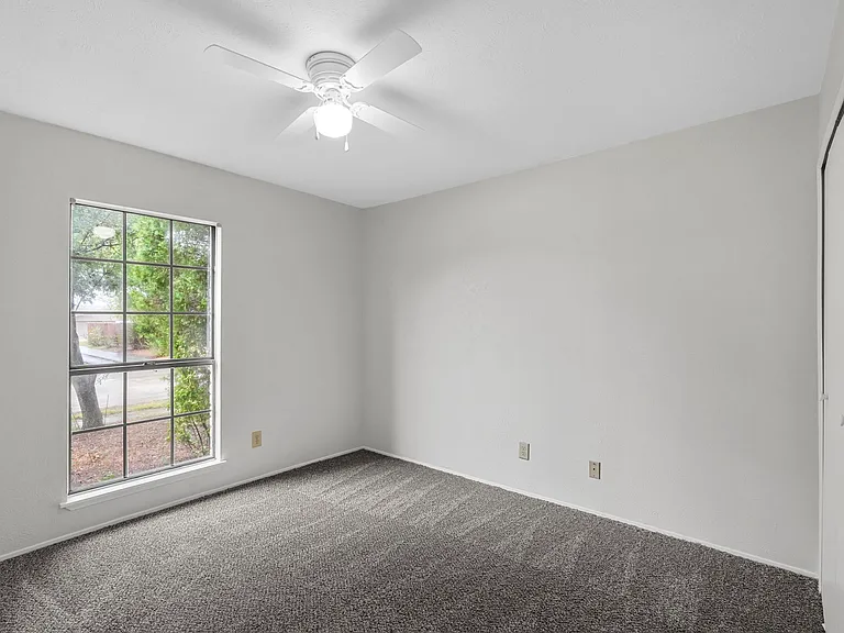 848 Shenandoah Dr — Photo 4