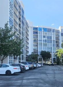 1000 Parkview Dr APT 605, Hallandale, FL, 33009