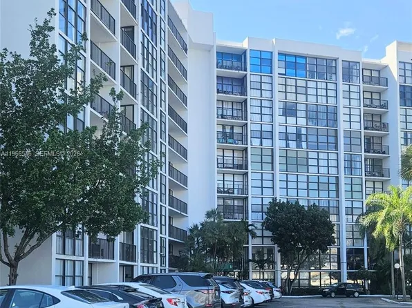 1000 Parkview Dr APT 605, Hallandale, FL 33009