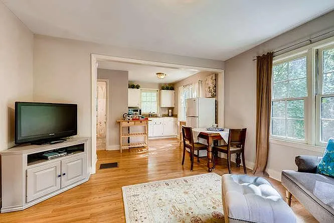 203 E Davis St #B — Photo 3